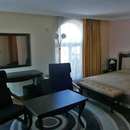 консул София