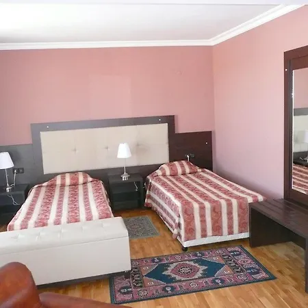 Хотел консул